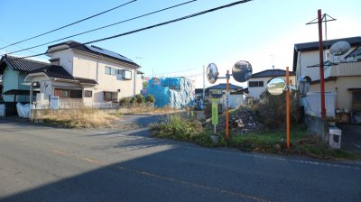 【深谷市東方町　土地】建築条件なし　広々90坪超え！間口約18mの整形地