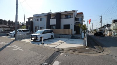 【深谷市上柴町東6丁目　中古住宅】2021年築！南東角地で陽当たり良好♪駐車4台可能な4LDK