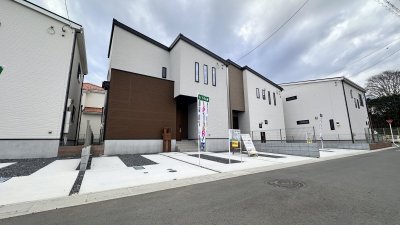 【深谷市上野台　新築分譲全3棟/13号棟】駐車場並列3台可能♪南西角地の4LDK新築住宅【完成済み】