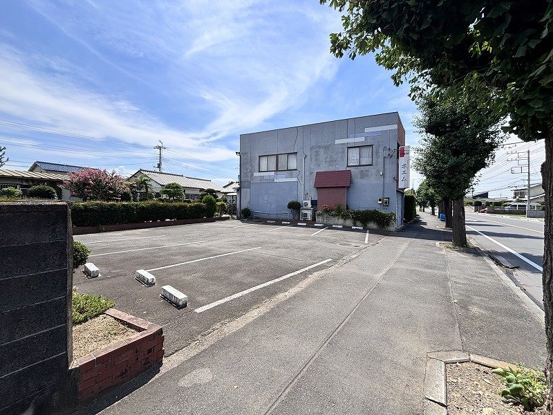 【深谷市常盤町　店舗付住宅】土地面積約188坪！駐車スペース8台可能な店舗 