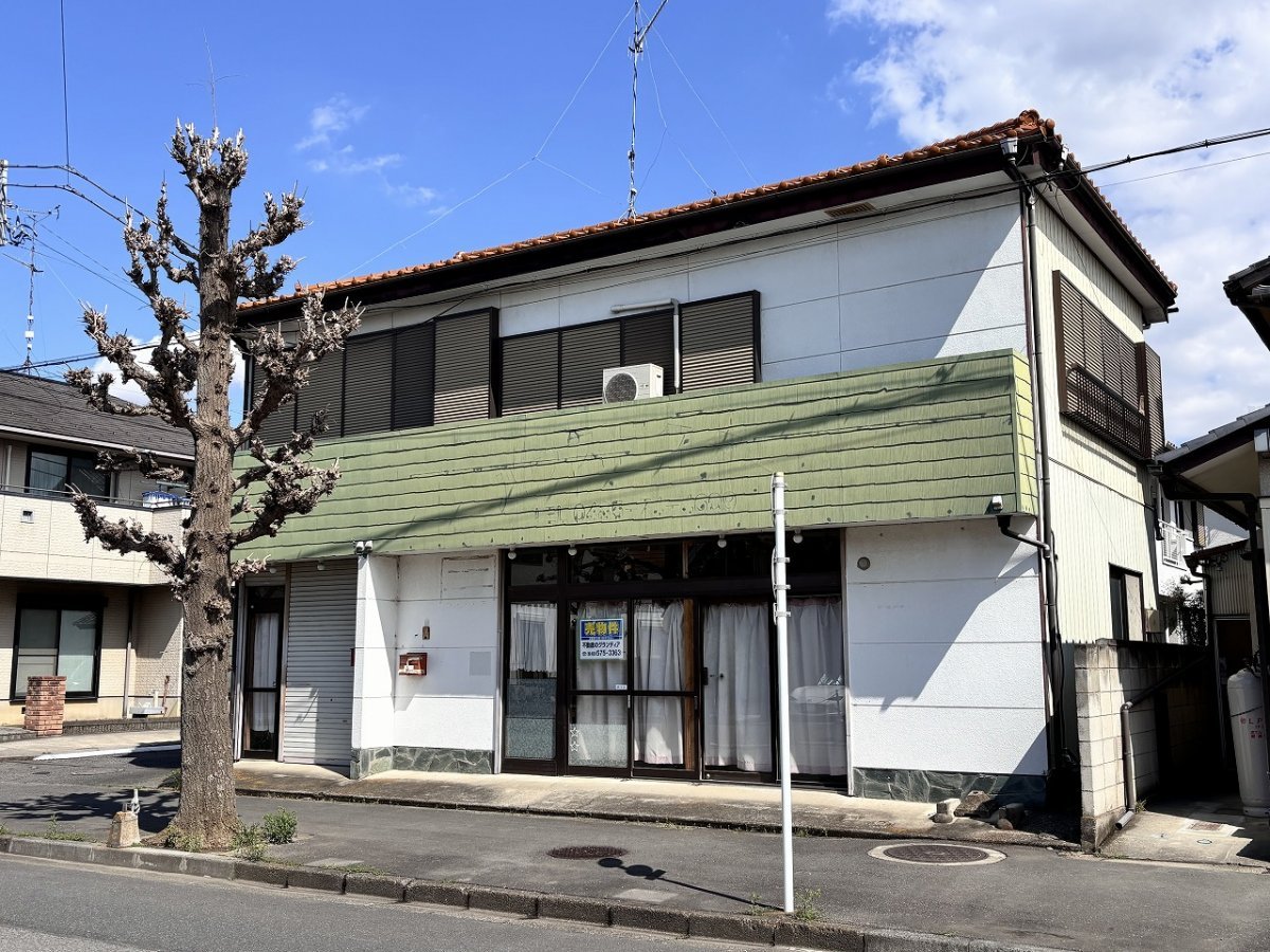 【深谷市常盤町　店舗付住宅】駐車場3台以上可能！店舗スペース2スパン使用可能 