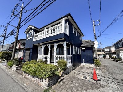 【深谷市東方　中古住宅】吹き抜けで開放感のある玄関、おしゃれな内装の4LDK