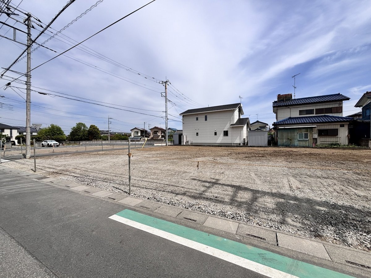 【熊谷市拾六間　土地】土地面積約100坪！建築条件なしの売地 