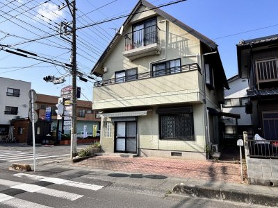 【深谷市田谷　中古住宅】南西角地で陽当たり良好、建物面積約44坪の3階建て7LDK