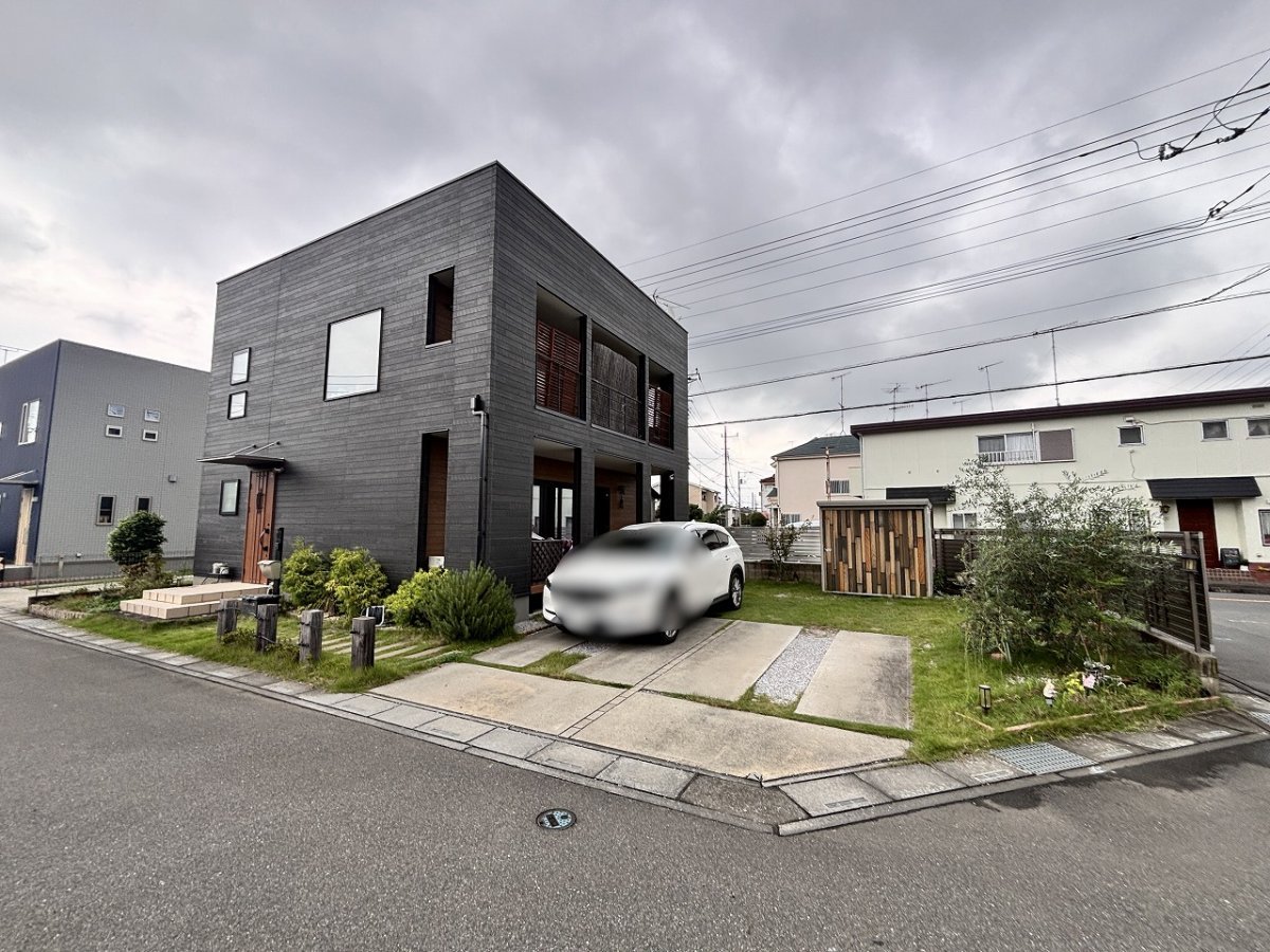 【深谷市上柴町東　中古住宅】太陽光付き！三方道路で陽当たり良好な3LDK 