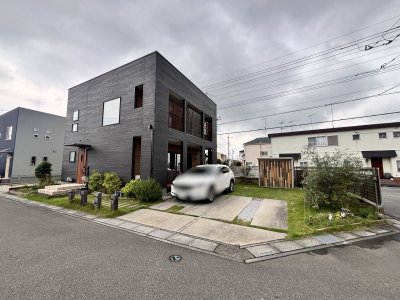 【深谷市上柴町東　中古住宅】太陽光付き！三方道路で陽当たり良好な3LDK