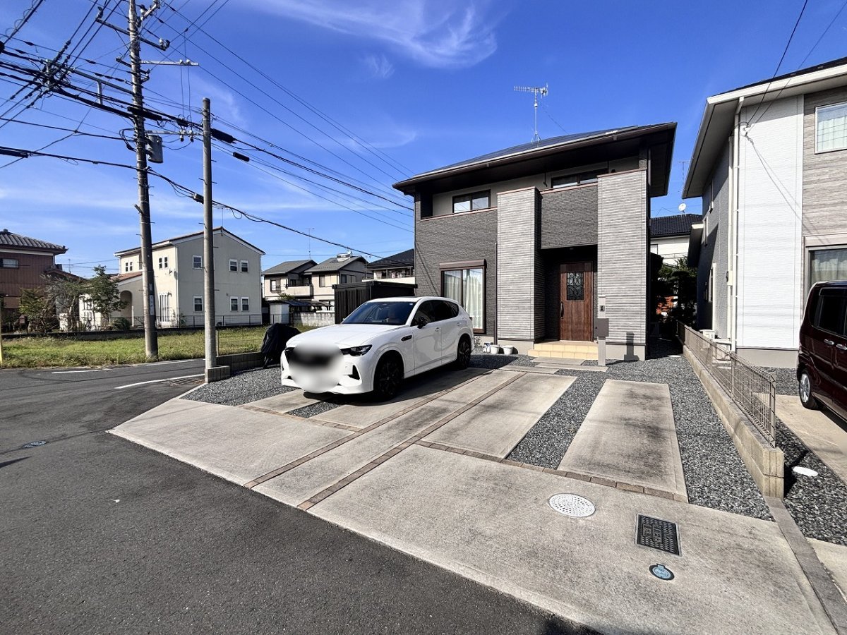 【深谷市栄町　中古住宅】南西角地で陽当たり良好！太陽光付きの4LDK 