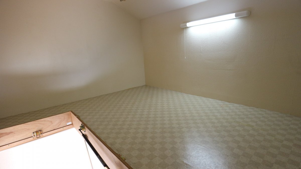 屋根裏収納