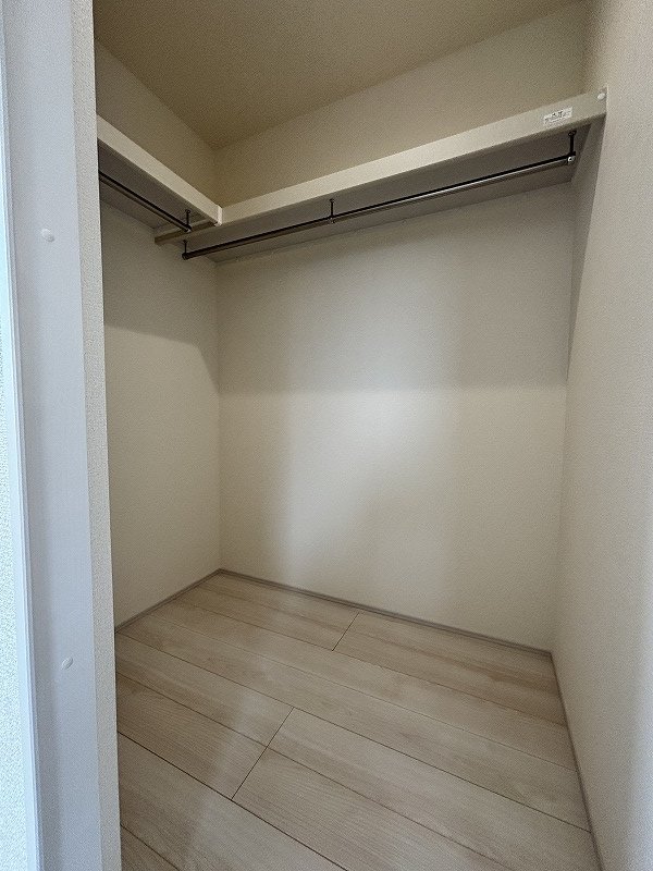 北東洋室収納