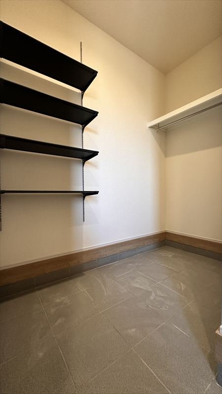 可動棚のある土間収納
