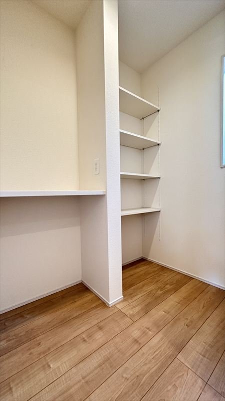 可動棚つきパントリー収納