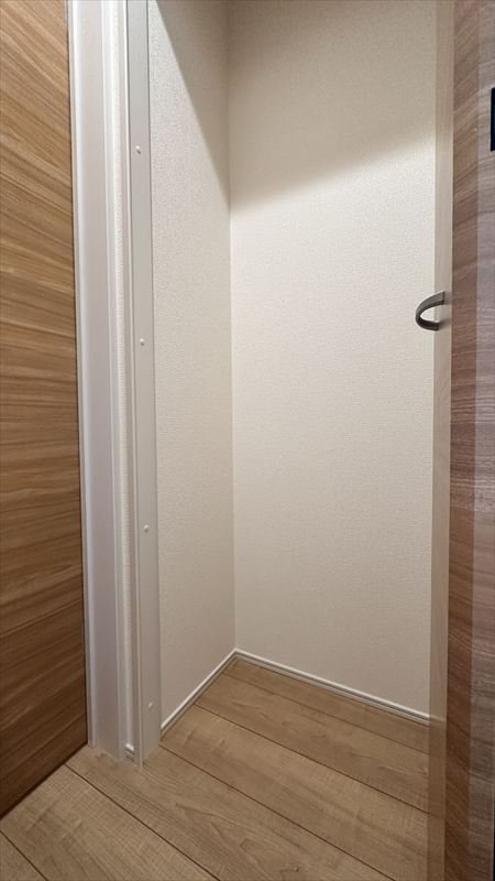 １F廊下にも収納スペースあり