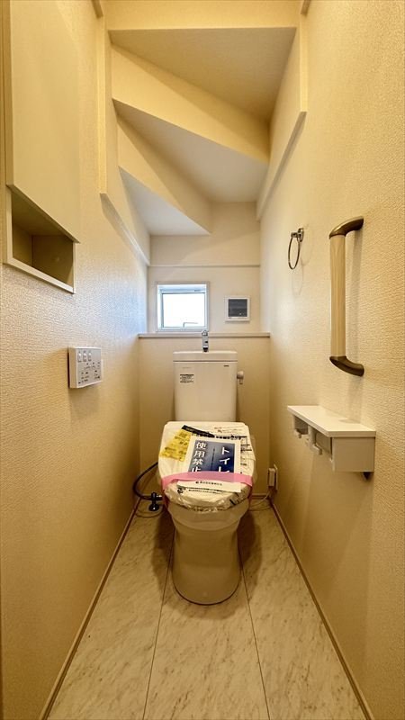 １Fトイレ　ウォシュレット機能つき