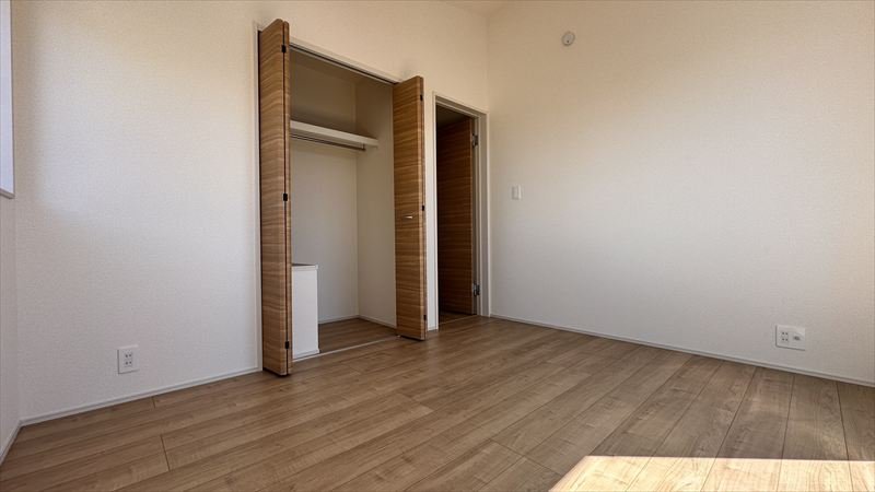 2階バルコニー側5.25帖の居室2