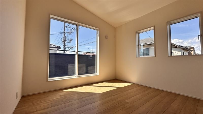 2階バルコニー側5.25帖の居室