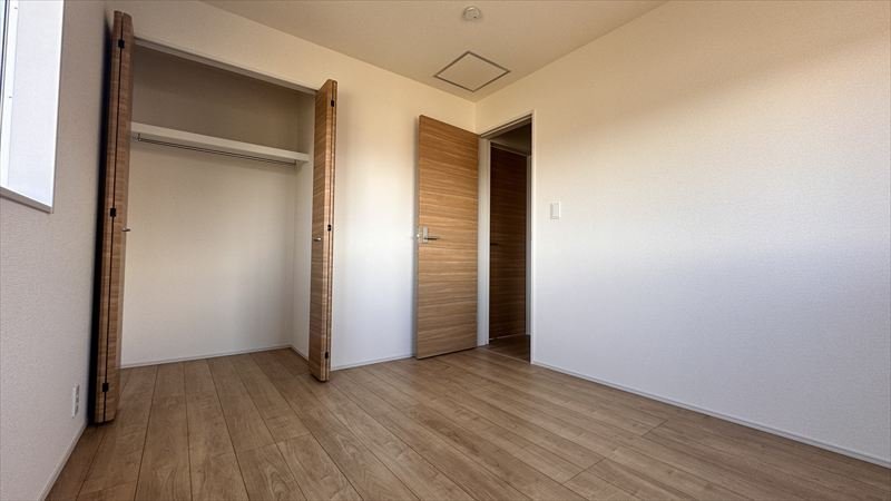 北側5.25帖の居室2